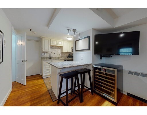 Foto del edificio - 242 Beacon St