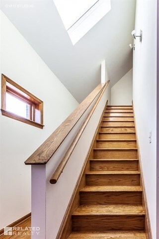 Building Photo - 3756 S Union Ave
