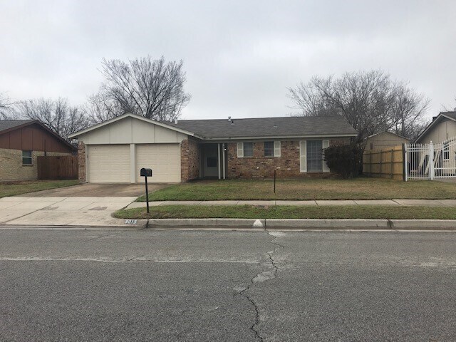 Primary Photo - Emerald Hills Way