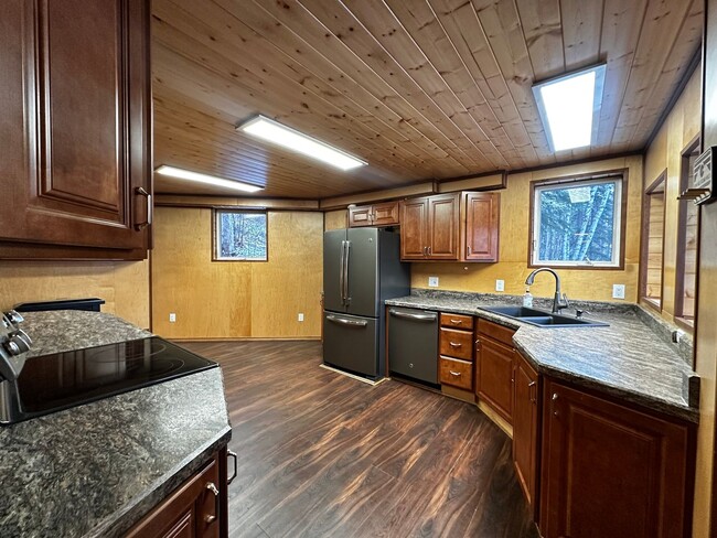 Building Photo - 2 Bed/1Bath house off Chena Ridge (Half Of...