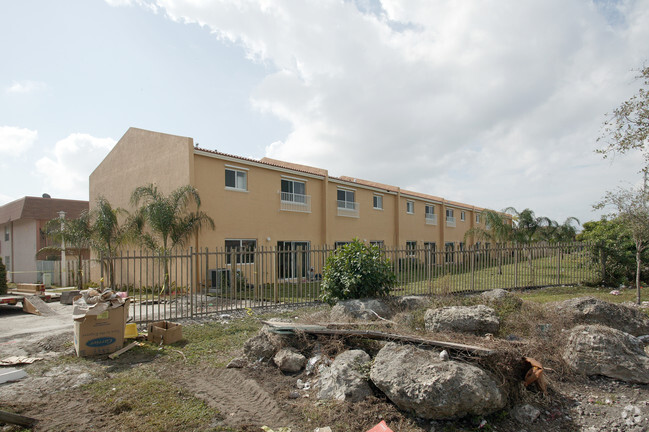 Building Photo - University Trail Condominium