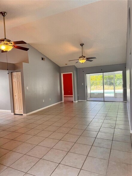 Building Photo - 2070 Sarah Louise Dr