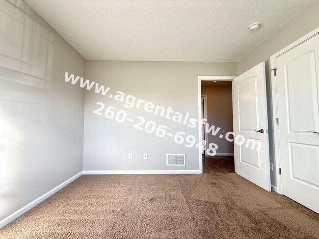 Building Photo - 3 Bedroom House