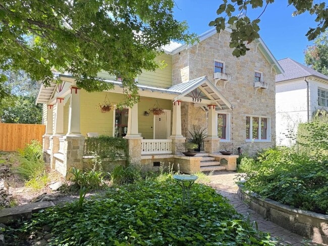 Building Photo - 2709 Albans Rd