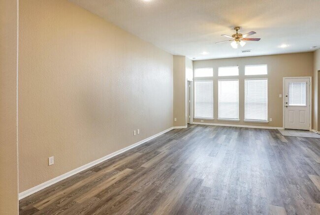 Foto del edificio - 1902 Walnut Green Cir