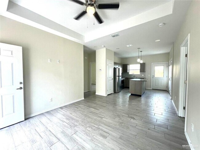 Foto del edificio - 5007 N Hiawatha Dr
