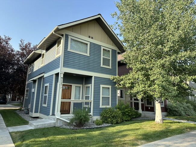Building Photo - 3323 N 27th Ave