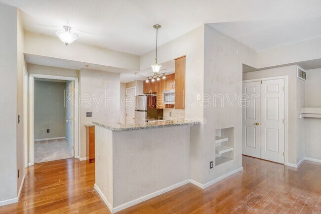 Foto del edificio - 4973 S Dillon St