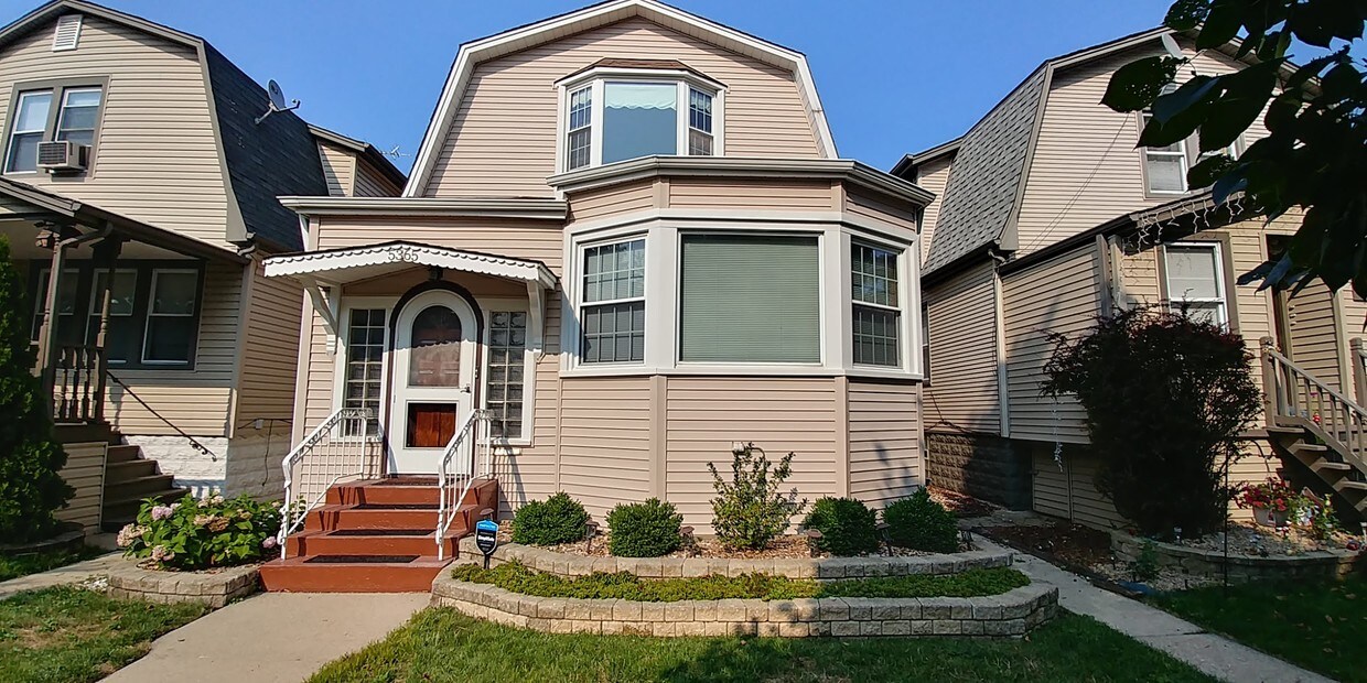 Front - 5365 N Magnet Ave