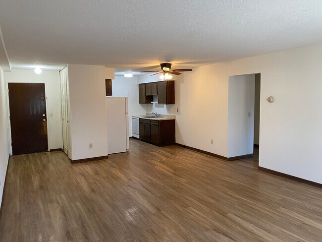 Building Photo - Rhode Island Chateau Apartments
