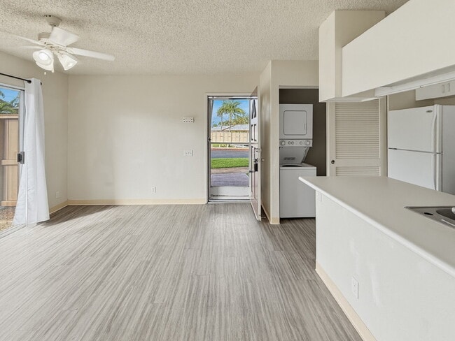 Foto del edificio - Updated Ground-Floor 1BR Condo in Palm Villas II