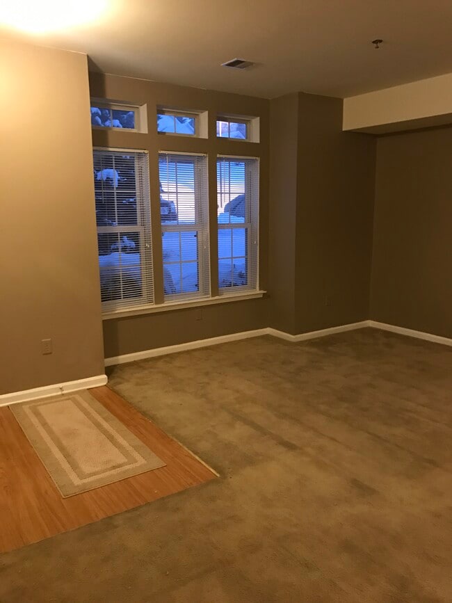 Living room - 244 Turnberry Village