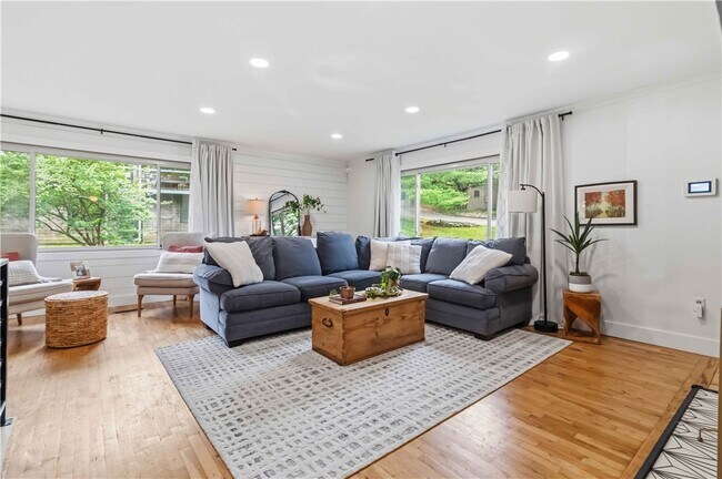 Foto del edificio - 1724 N Greenvalley Ave