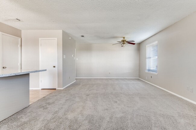 Building Photo - Charming 2-Bedroom Townhome in Irving with...