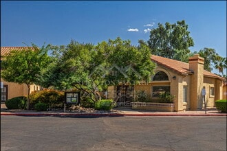 Building Photo - 653 W Guadalupe Rd