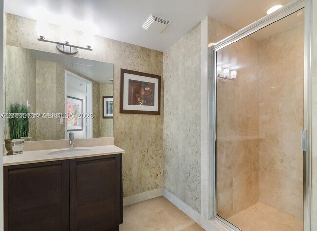 Foto del edificio - 150 Sunny Isles Blvd