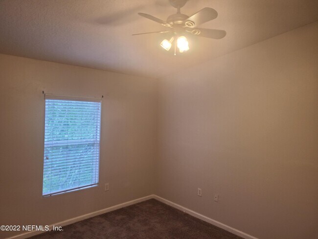 Foto del edificio - 7920 Merrill Rd