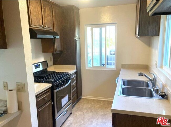 Foto del edificio - 3845 Westwood Blvd