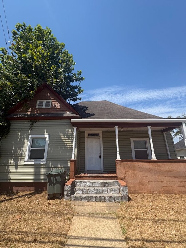 Building Photo - 1107 S Willow St
