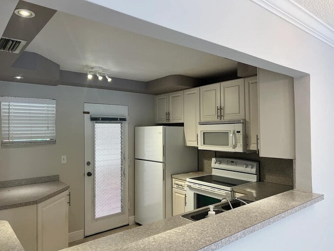 Building Photo - 403 NW 68th Ave