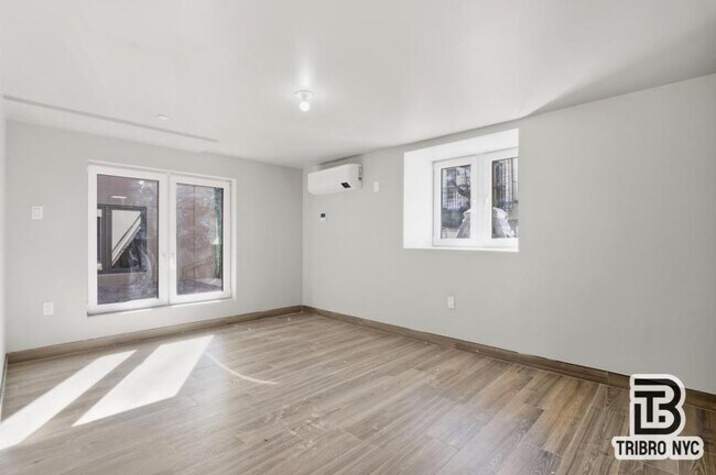 Foto del edificio - 4 bedroom in BROOKLYN NY 11222
