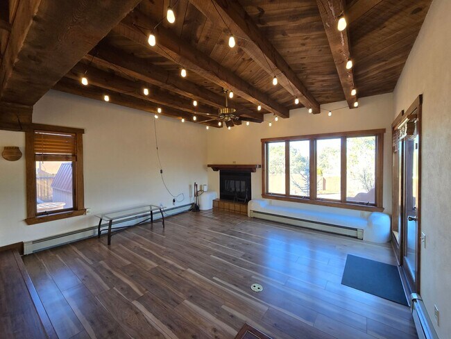 Foto del edificio - 2835 Don Quixote