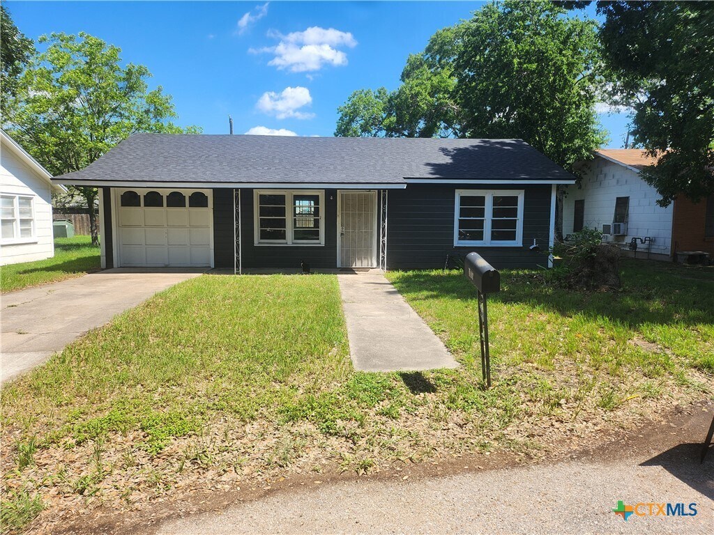 Primary Photo - 207 E Johnson St