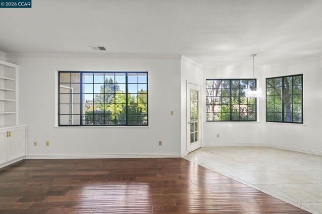 Building Photo - 5022 Lakeview Dr