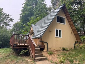 Building Photo - 420 E Hillcrest Dr