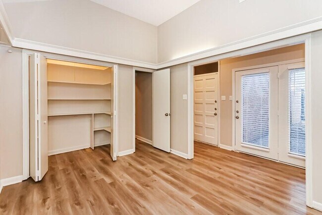 Foto del edificio - 2951 Lakeview Dr