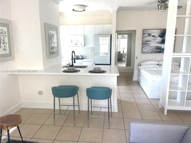 Building Photo - 1611 Michigan Ave