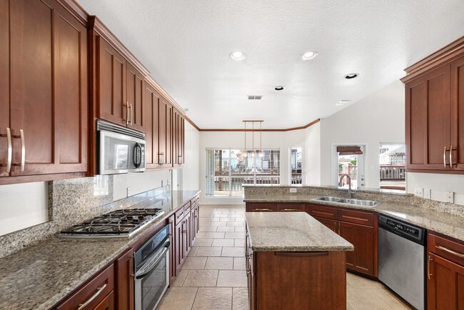Building Photo - 15325 Cartagena Ct