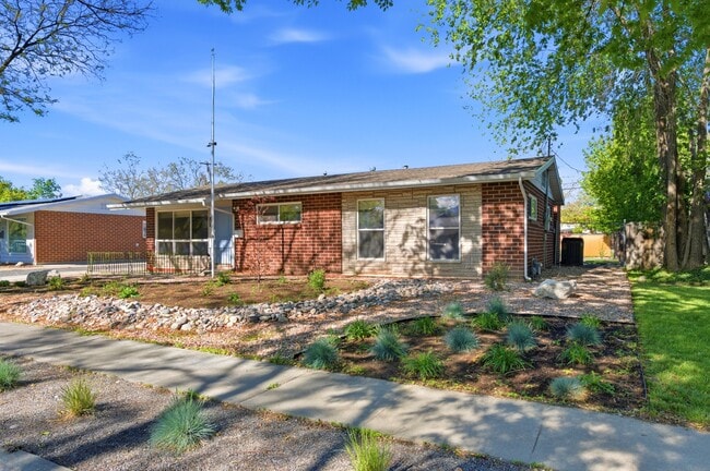 Building Photo - 1153 Buccaneer Dr