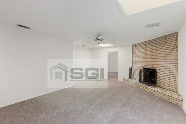 Building Photo - Great Side by Side Duplex