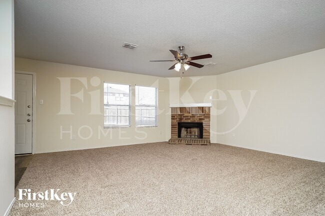 Foto del edificio - 1464 Greenbrook Dr