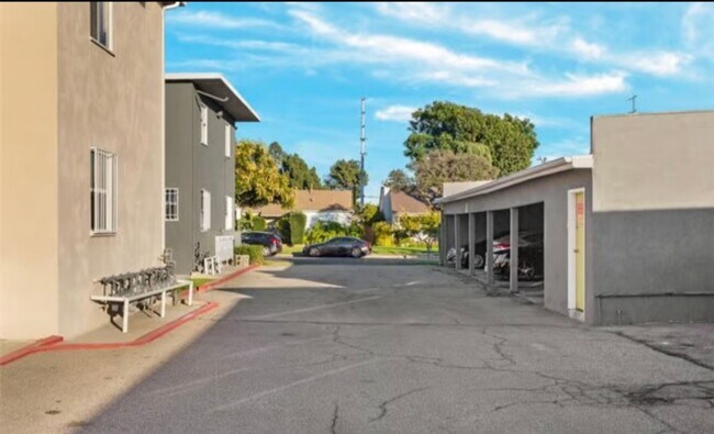 Foto del edificio - **MOVE-IN DEPOSIT SPECIAL** Lovely 2 Bedroom & 1 Bathroom