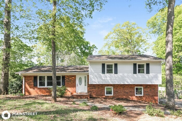 Primary Photo - 7215 Crenata Dr