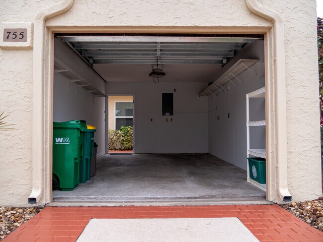 Foto del edificio - 755 Pine Island Dr