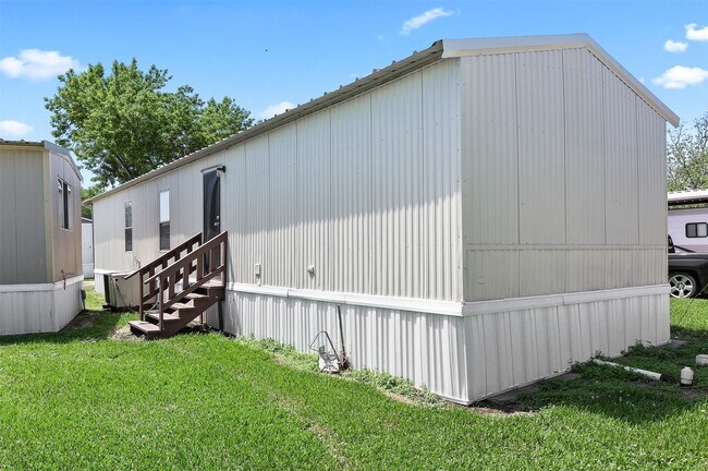 Foto del edificio - 2222 N Austin Ave