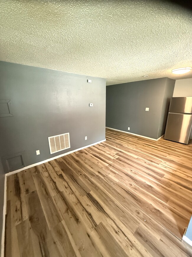 Building Photo - 10 Suncrest Ter