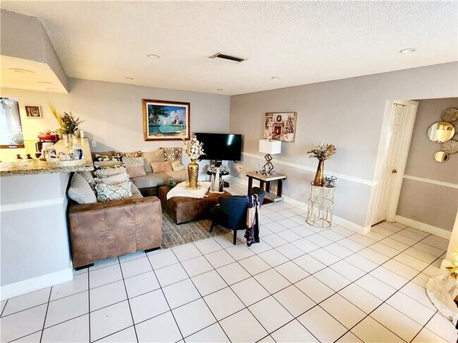 Foto del edificio - 8981 NW 24th Pl