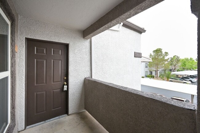 Building Photo - SW!! 2 Bedroom 2 Bath 2nd floor Condo!!! O...