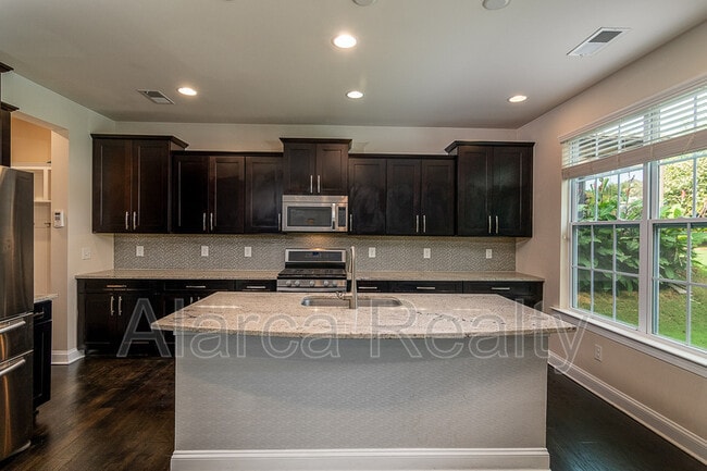 Foto del edificio - 127 Blossom Ridge Dr