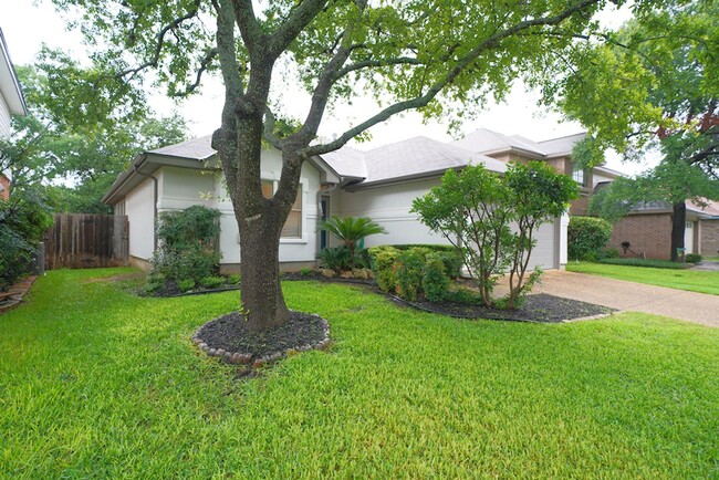 Building Photo - Beautiful Home in the desirable Shavano Ga...