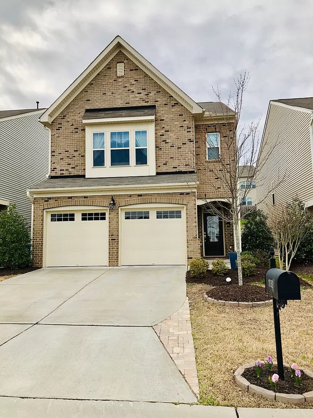 Front - 1030 Spacious Skies Ln