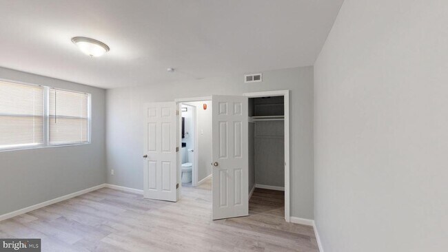 Foto del edificio - 910 Gateway Blvd