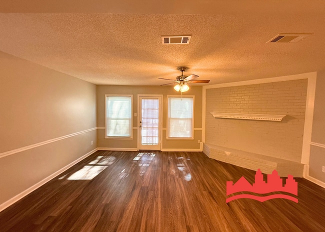 Building Photo - 5555 Blossom Ln