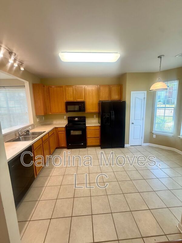 Building Photo - 100 Xander Dr