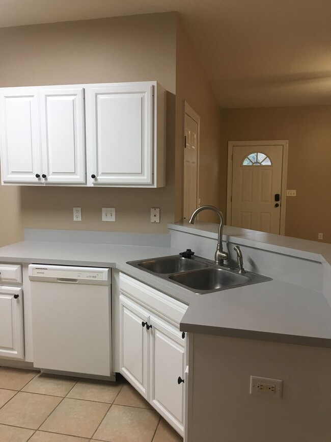 Building Photo - 259 Millcrest Dr