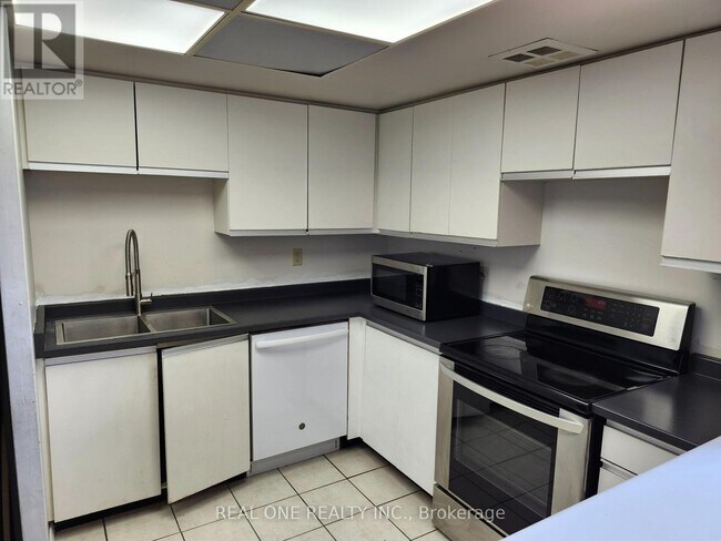 Building Photo - 300-1300 Webb Dr